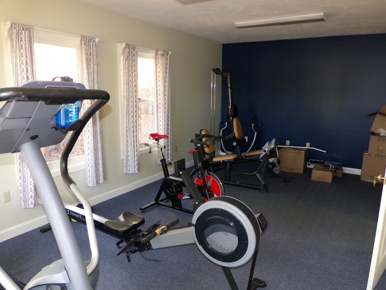 More Photos Of 401 Gilford Ave, Gilford Medical For Lease