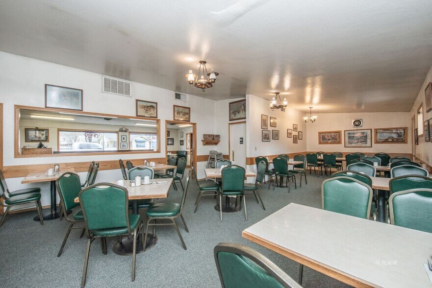 More Photos Of 790 Main St, Weaverville Restaurant For Sale
