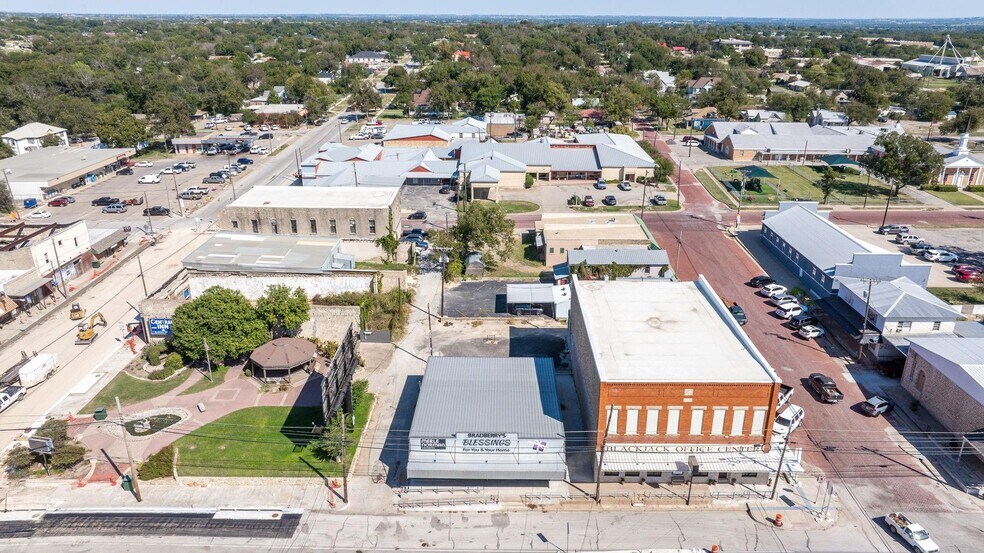 More Photos Of 120 E Blackjack St, Dublin Storefront For Sale