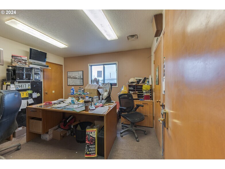 More Photos Of 22024 S Beavercreek Rd, Beavercreek Auto Repair For Sale