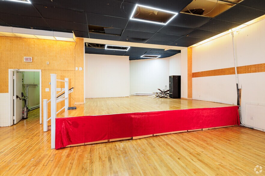 More Photos Of 4225 Rue Notre-Dame O, Montréal Office For Sale