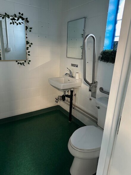 More Photos Of 650 Middle Tpke, Storrs Mansfield Freestanding For Lease