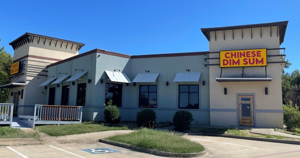 Primary Photo Of 109 E Grande Blvd, Tyler Restaurant For Lease