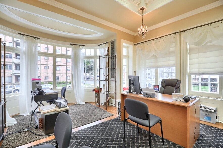 More Photos Of 802 N Duke St, Lancaster Office For Sale