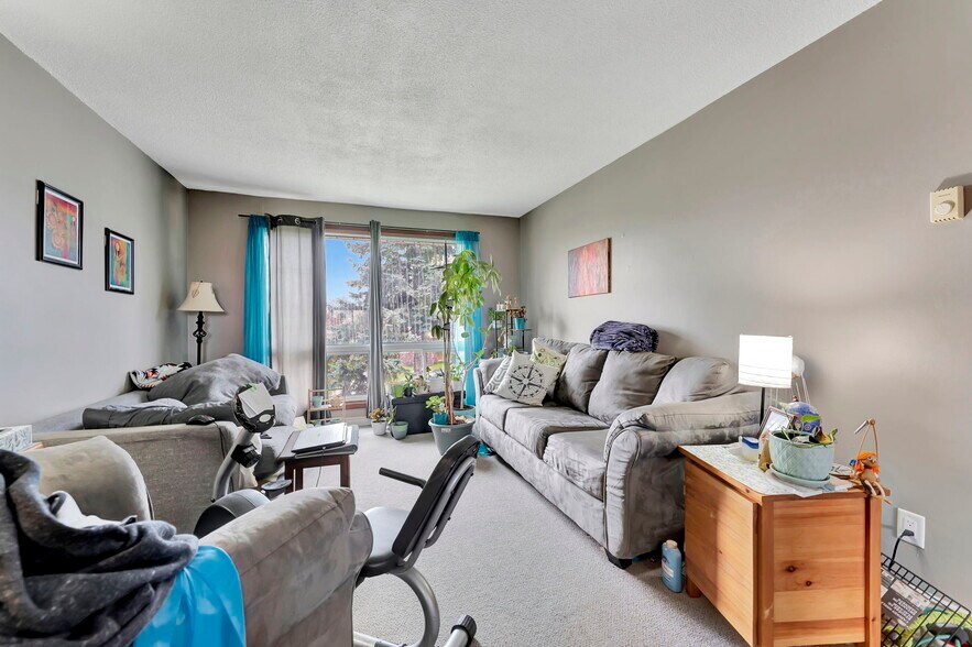 More Photos Of 52 Hampton St, Brantford Apartments For Sale