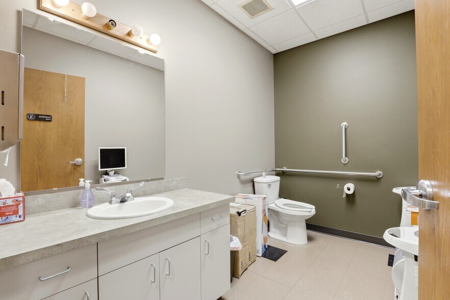 More Photos Of 3804 Kern Way, Yakima Office For Lease