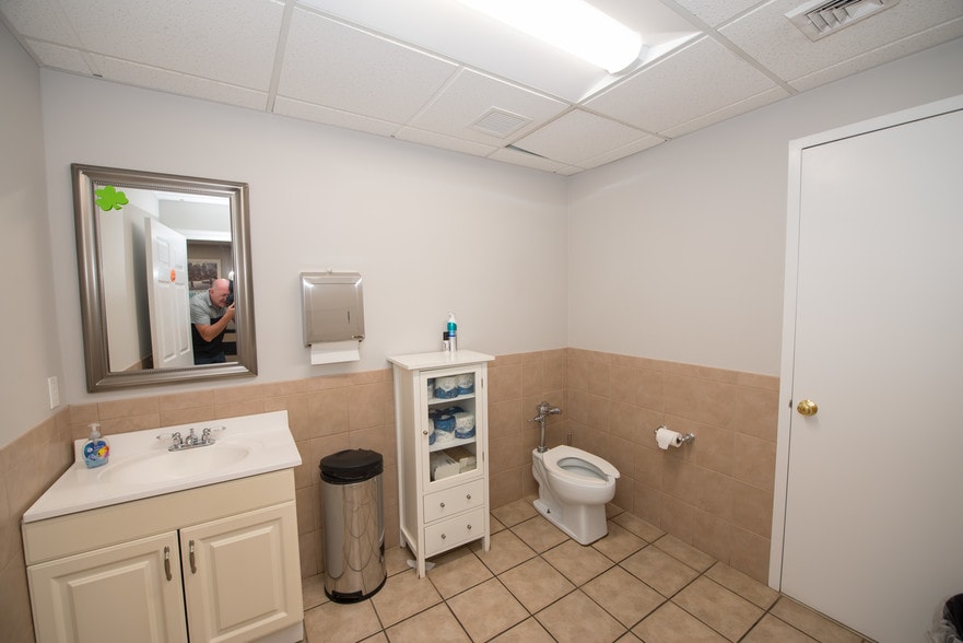 More Photos Of 996 W Jericho Tpke, Smithtown Office For Lease