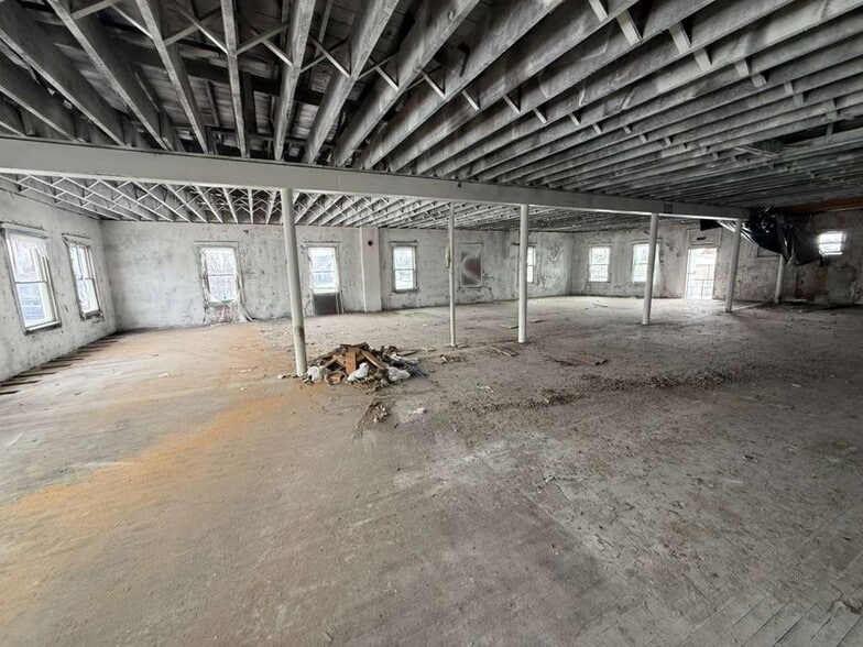 More Photos Of 116-118 W North St, Fostoria Storefront Retail Office For Sale
