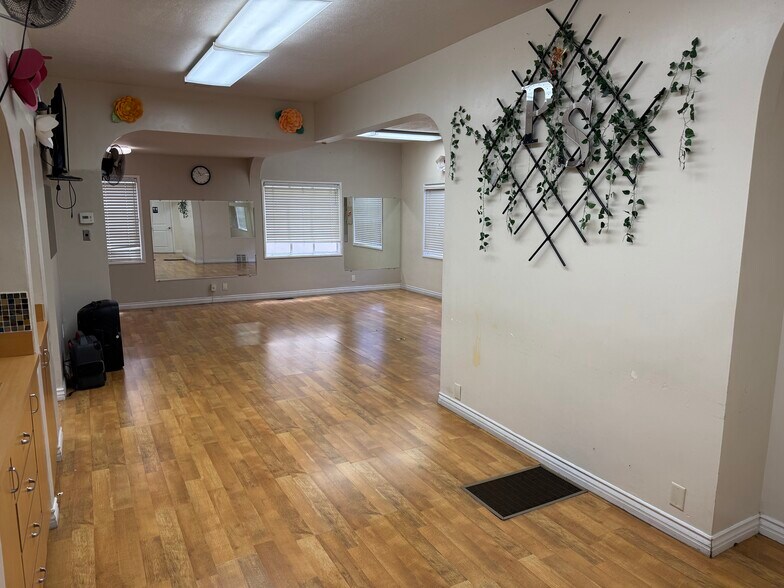 More Photos Of 220-226 W Cypress St, Anaheim Office For Lease