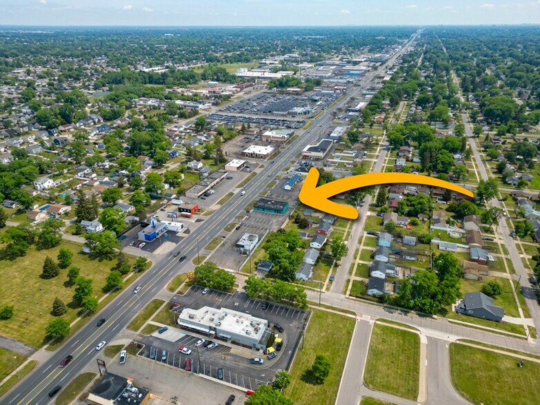 More Photos Of 33729 Ford Rd, Garden City Bar For Lease