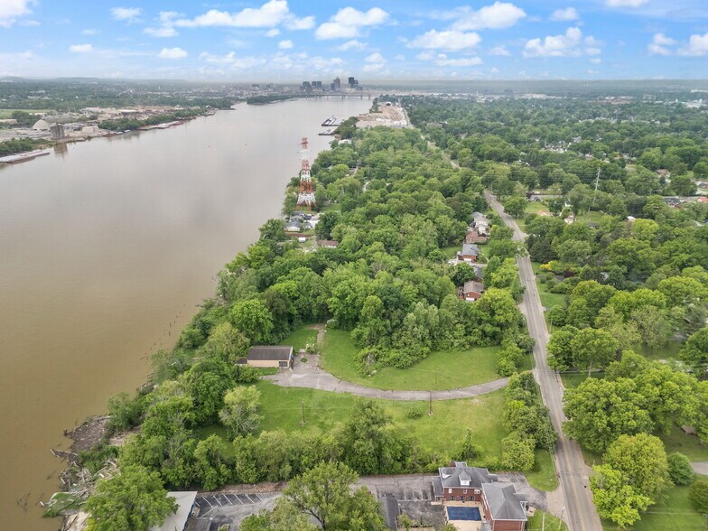 More Photos Of 2000 Utica Pike, Jeffersonville Marina For Sale