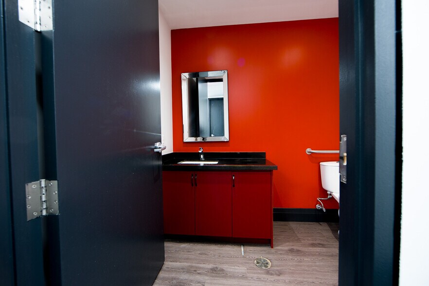 More Photos Of 7015 Tranmere Dr, Mississauga Warehouse For Sale