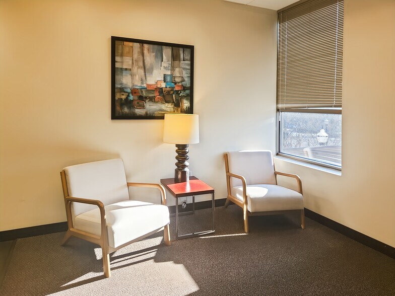 More Photos Of 320 W Lanier Ave, Fayetteville Office For Lease