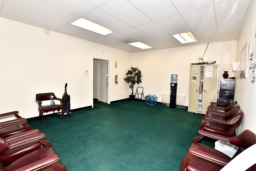 More Photos Of 2400-2408 8th Ave, Greeley Storefront Retail Office For Lease