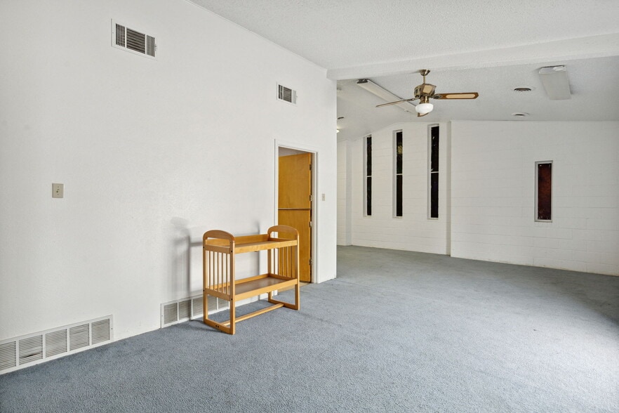 More Photos Of 1919 S Collins St, Arlington Religious Facility For Sale