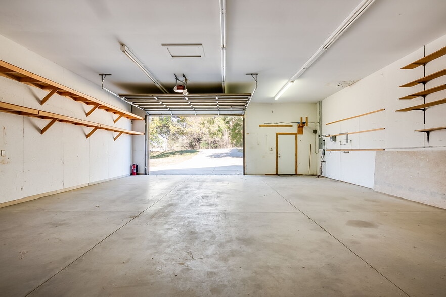 More Photos Of 121 S Water St, Derby Office For Sale