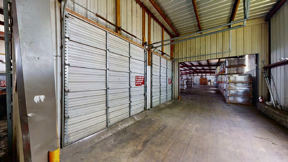 More Photos Of 153 W County Line Rd, Springdale Warehouse For Lease