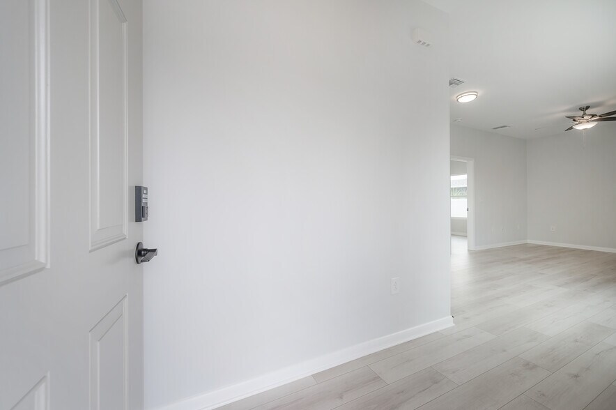 More Photos Of 3921 State St, Tampa Specialty For Sale