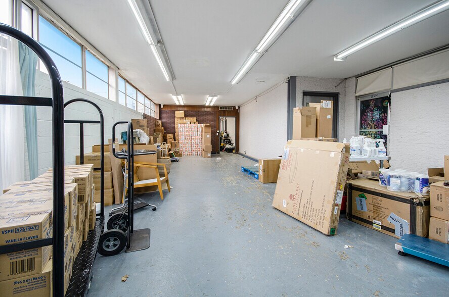 More Photos Of 25315 Kean St, Dearborn Industrial For Lease