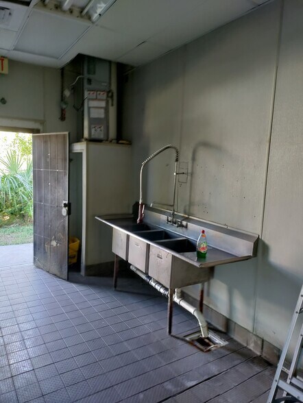 More Photos Of 29835 US Highway 19 N, Clearwater Restaurant For Lease