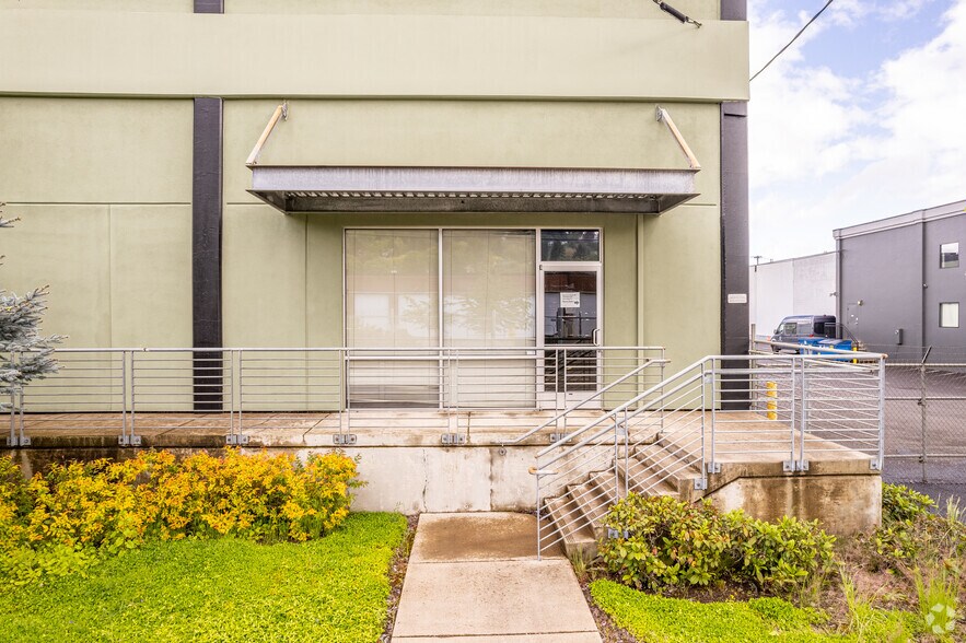 More Photos Of 3135 NW Industrial St, Portland Warehouse For Lease
