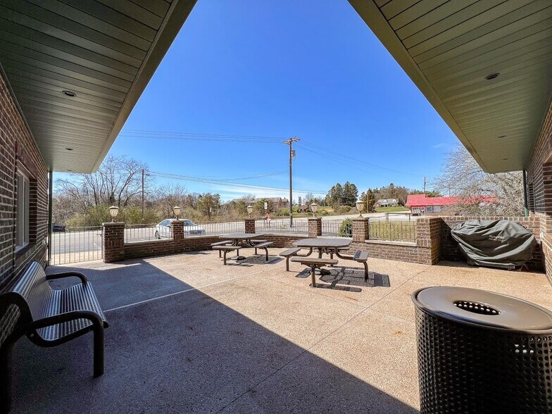 More Photos Of 1737 N Main Ext St, Butler Light Distribution For Sale