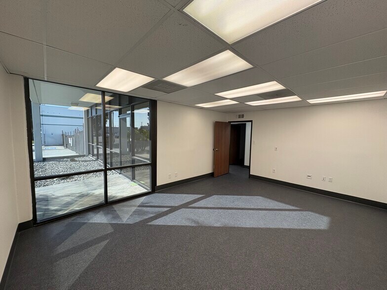 More Photos Of 531 Jamie Ave, La Habra Warehouse For Lease