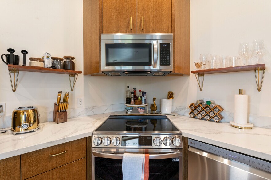 More Photos Of 302 N Main St, Lakeport Storefront For Sale