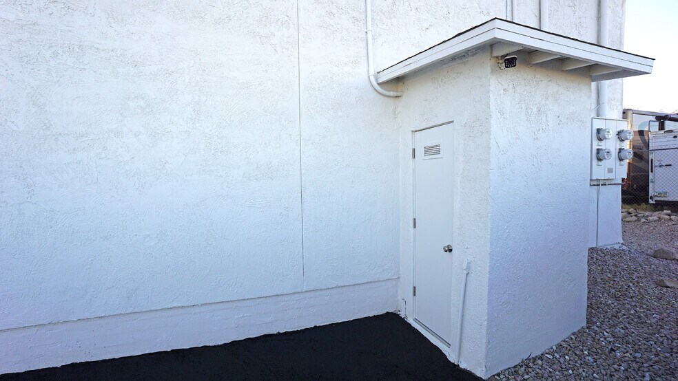 More Photos Of 4030 Stockton Hill Rd, Kingman Light Distribution For Sale