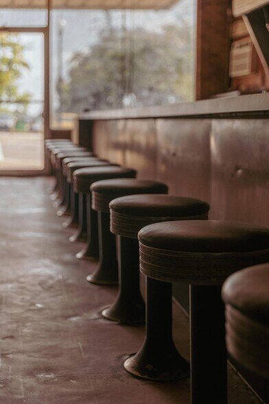 More Photos Of 400 N Main St, Hattiesburg General Retail For Sale