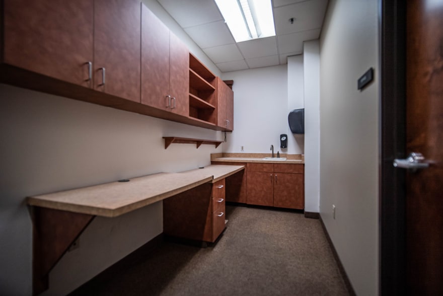 More Photos Of 10240 W Indian School Rd, Phoenix Medical For Lease