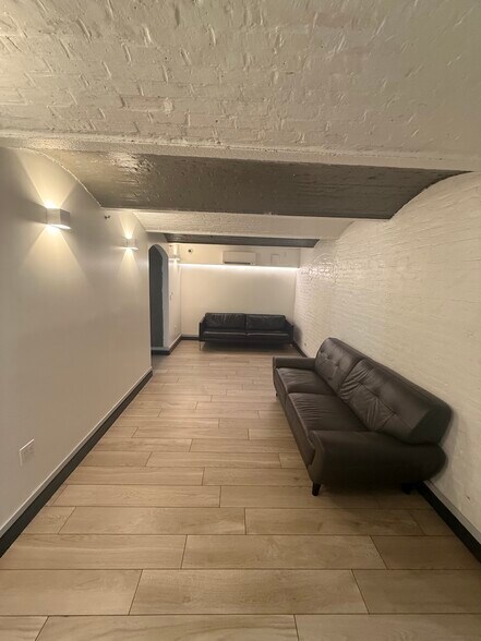 More Photos Of 65 S 11th St, Brooklyn Office For Lease