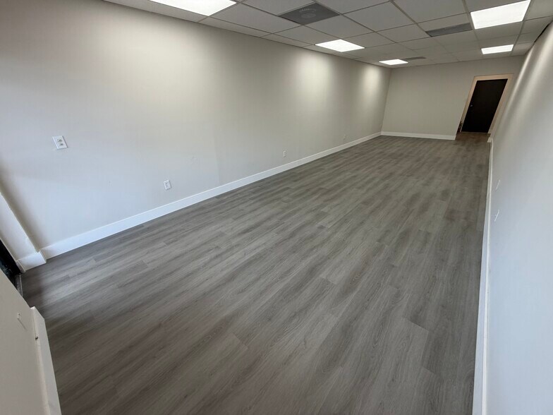 More Photos Of 6890 W Flagler St, Miami Unknown For Lease