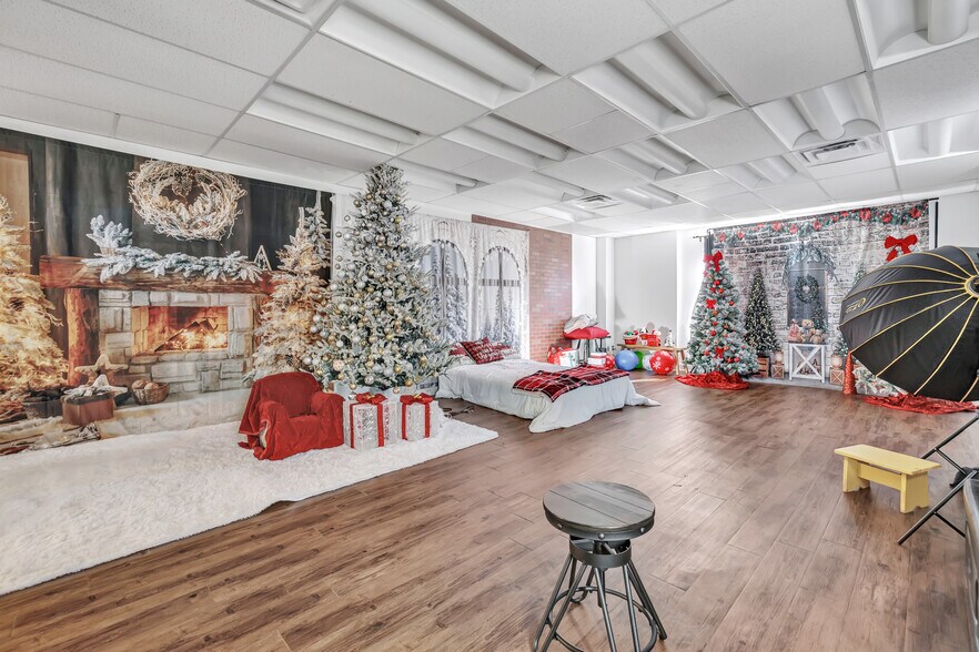 More Photos Of 450 Monroe Tpke, Monroe Unknown For Lease