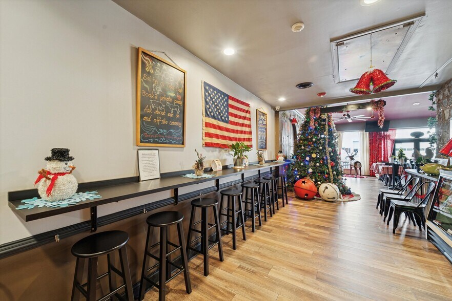 More Photos Of 265 E Township Line Rd, Upper Darby Township Restaurant For Sale