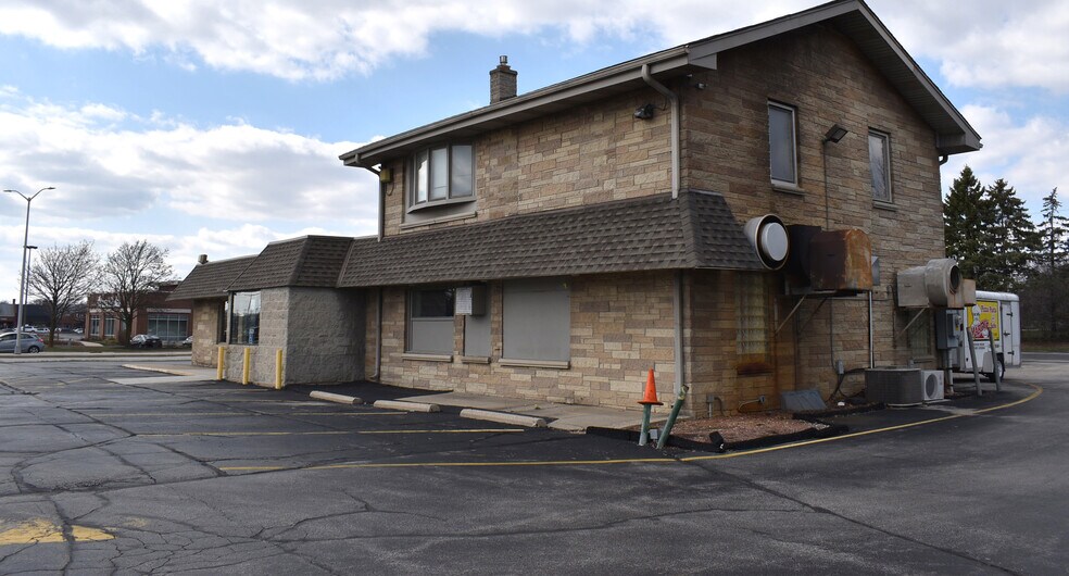 More Photos Of 16680 W Bluemound Rd, Brookfield Fast Food For Sale