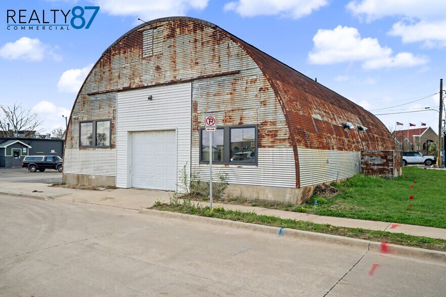 More Photos Of 44 17th Ave SW, Cedar Rapids Warehouse For Lease