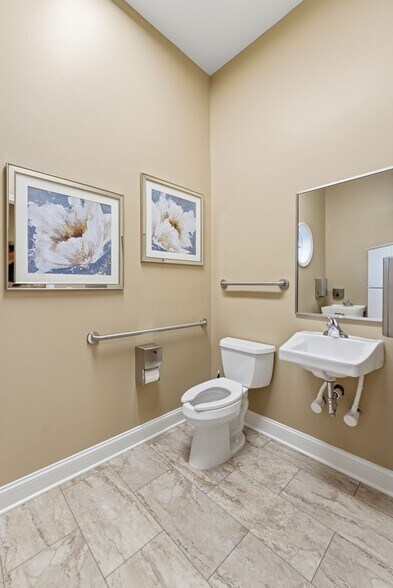 More Photos Of 311 S Royal Oaks Blvd, Franklin Medical For Sale