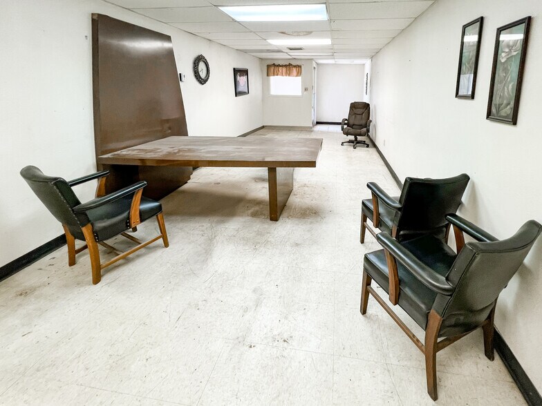 More Photos Of 300 W 61st St, Odessa Industrial For Sale