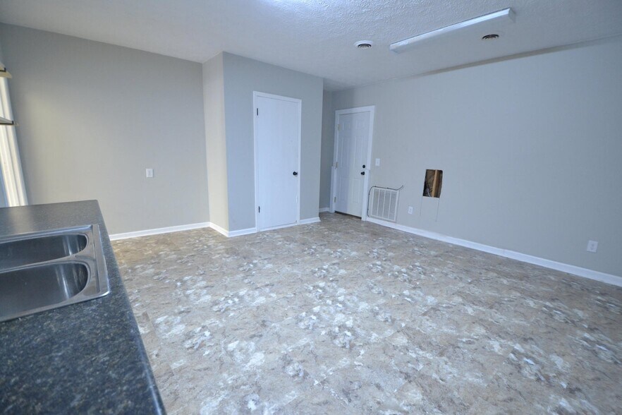More Photos Of 122 S Main St, Harrodsburg Storefront For Sale