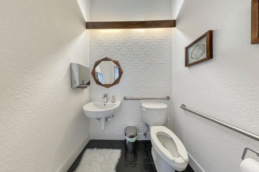 More Photos Of 603 E Olympia Ave, Punta Gorda Medical For Sale
