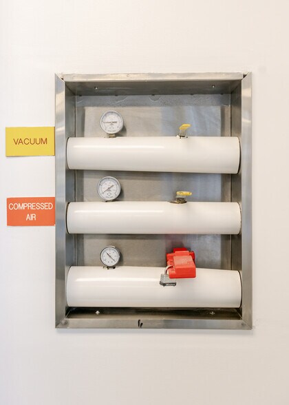 More Photos Of 4 Research Dr, Woodbridge Research And Development For Lease