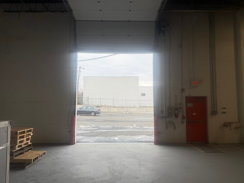 More Photos Of 6 Horne Dr, Folcroft Warehouse For Lease