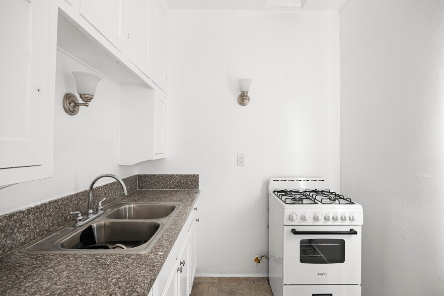 More Photos Of 2335 Miramar St, Los Angeles Apartments For Sale