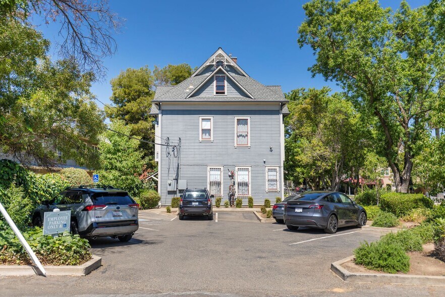 More Photos Of 1903 21st St, Sacramento Office Residential For Lease