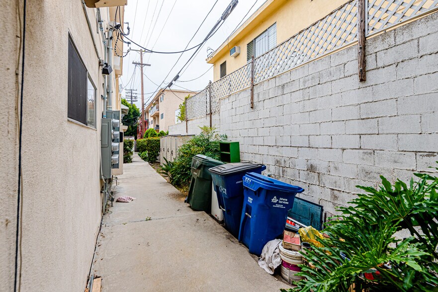 More Photos Of 553 N Flores St, Los Angeles Apartments For Sale