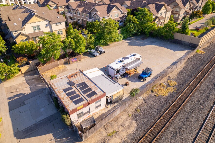 More Photos Of 187 N L St, Livermore Storefront Retail Residential For Sale