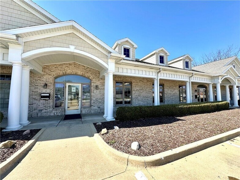 More Photos Of 909-921 Lake Land Blvd, Mattoon Office For Sale