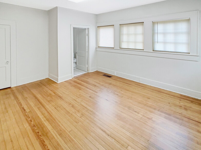 More Photos Of 2415 13th St, Tuscaloosa Office For Lease