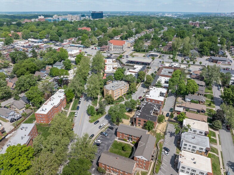 More Photos Of 4339 Roanoke Pkwy, Kansas City Apartments For Sale